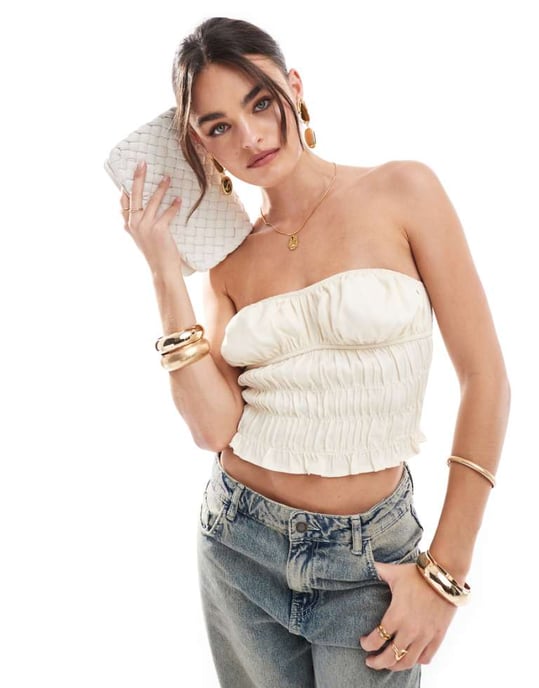 ASOS DESIGN satäng ruched bandeau topp i elfenben - Image 1