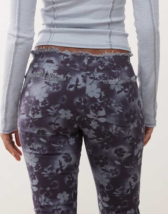 Monki låga stretch bootcut jeans i blått blommönster - Image 4