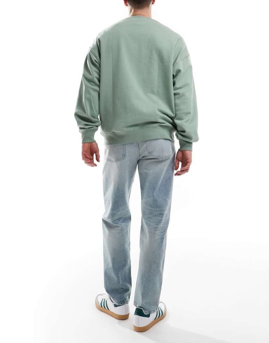 ASOS DESIGN raka stretchjeans med vintagefärg i ljus tvättad blå - Image 2