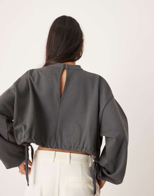 ASOS EDITION premium jersey veckad detalj långärmad topp i kolgrå - Image 3