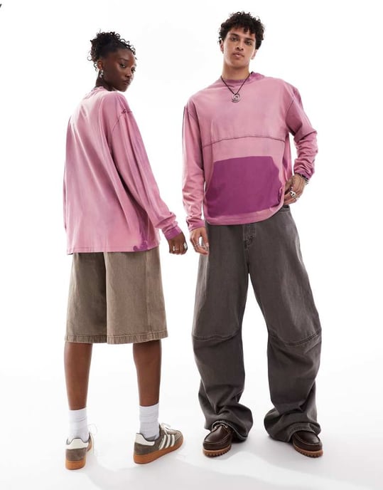 COLLUSION Unisex skater långärmad t-shirt med rosa tvättdetalj - Image 3