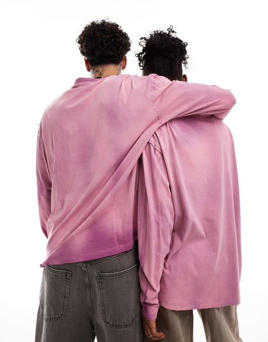 COLLUSION Unisex skater långärmad t-shirt med rosa tvättdetalj - Image 4