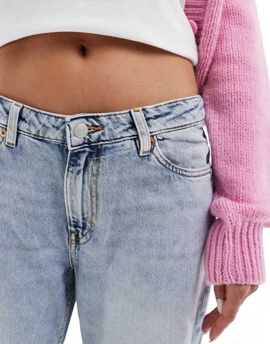 Monki Kiri låga vida flare-jeans i venice midwash blue - Image 4