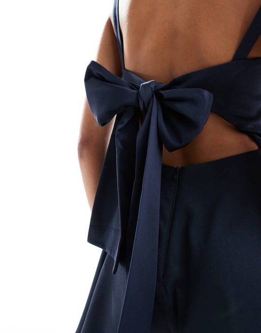 ASOS DESIGN playsuit med rosett baktill i marinblått - Image 3