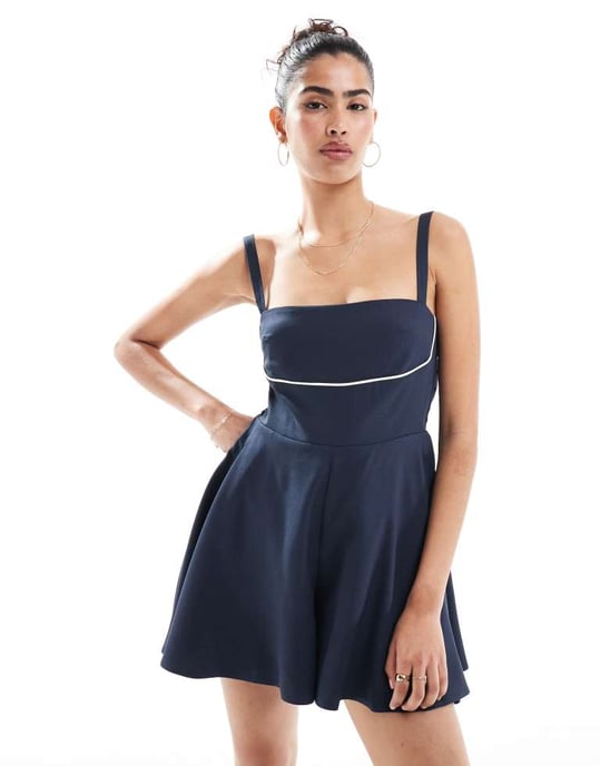 ASOS DESIGN playsuit med rosett baktill i marinblått - Image 4