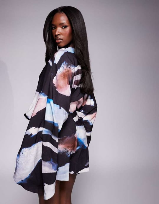 ASOS DESIGN batwing överdrag jumpsuit i abstrakt tryck - Image 2