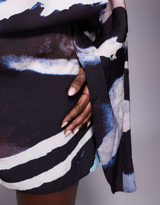 ASOS DESIGN batwing överdrag jumpsuit i abstrakt tryck - Image 3