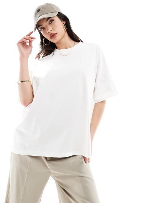 ASOS DESIGN oversized t-shirt med Paris-staplad rygggrafik i krämfärg - Image 4