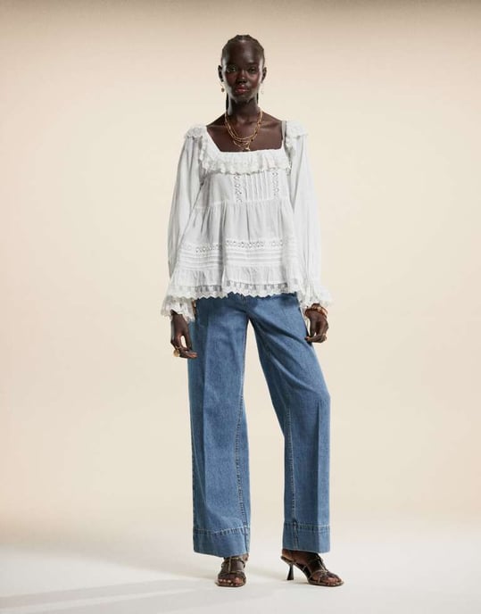 ASOS DESIGN vidbenad jeans med veck fram i mellanblått - Image 4