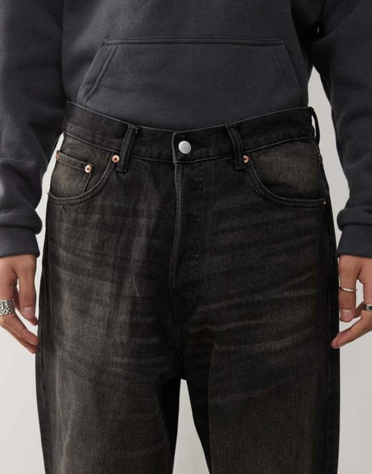 Weekday Unisex Astro låg midja lös passform baggy jeans i svart syra tvätt - Image 3