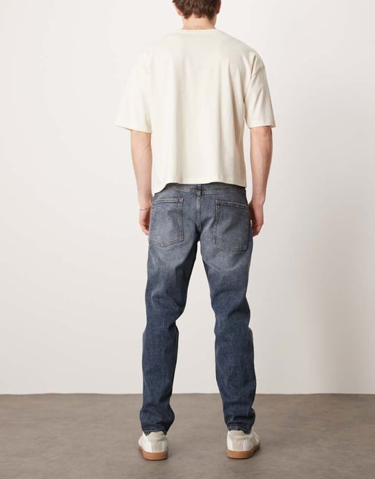 ASOS DESIGN stretch tapered jeans i medtvättad blå - Image 3