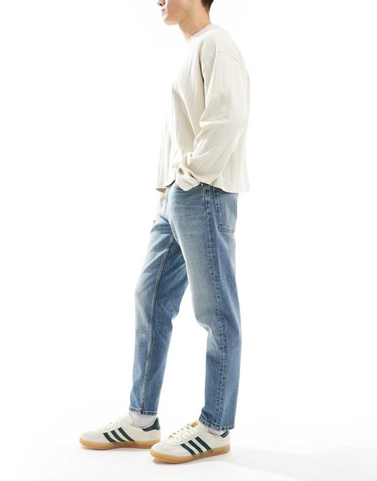 ASOS DESIGN stretch tapered jeans i medtvättad blå - Image 3