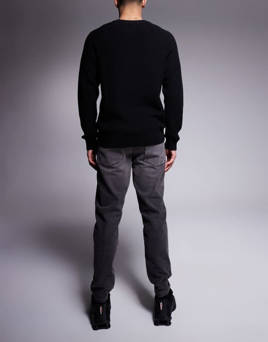 ASOS DESIGN tapered jeans med vintage ton i tvättad svart - Image 2