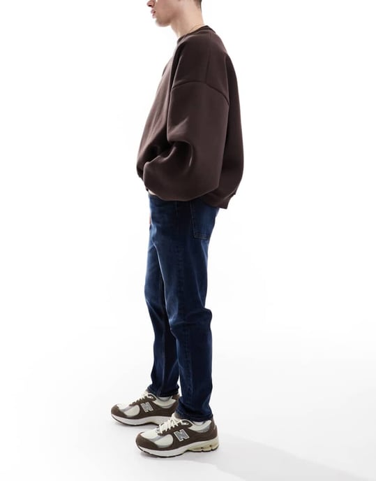 ASOS DESIGN stretch tapered jeans i mörk tvätt - Image 3