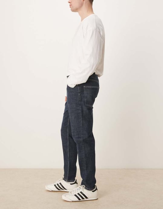 ASOS DESIGN stretch tapered jeans i mörk tvätt blå - Image 2