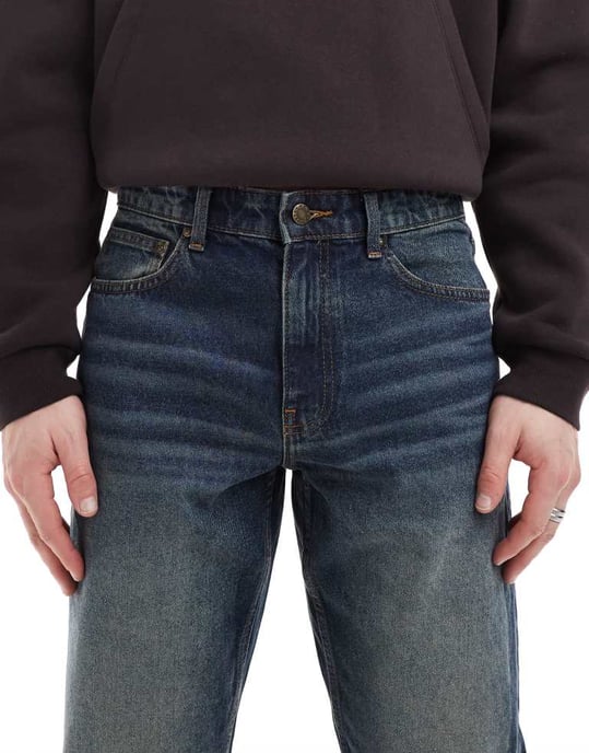 ASOS DESIGN tapered jeans med vintagefärg i mörk tvättblå - Image 4