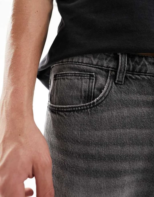 ASOS DESIGN tapered fit jeans i tvättad svart - SVART - Image 2