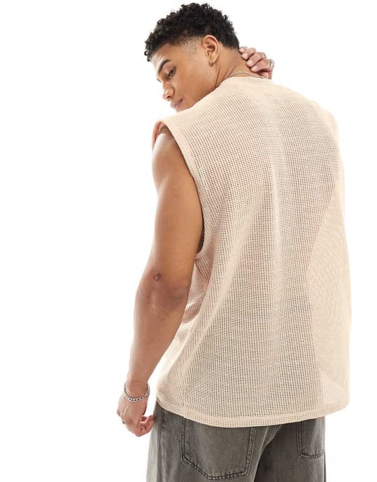 ASOS DESIGN oversized väst i beige öppen mesh med sporttryck fram - Image 4