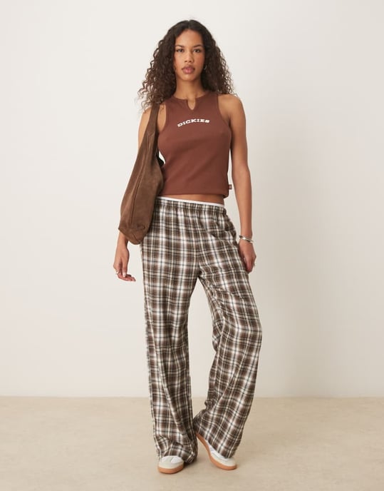 Dickies v neck long line vest in cappuccino brown - Image 4