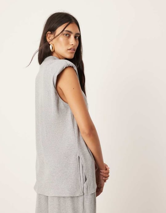 ASOS EDITION jersey ribbehinkad axelvadd långlinjestopp koordinerat i grått - Image 3