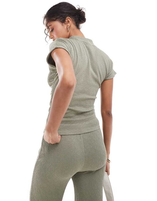 Vila stretchad rynkad sidokjol drop shoulder topp i taupe - Image 3