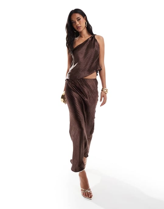 ASOS DESIGN satäng asymmetrisk twist-topp co-ord i choklad - Image 4