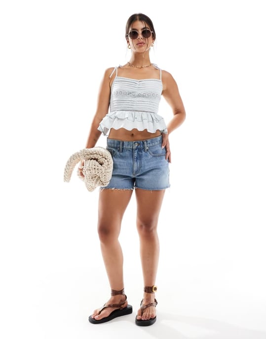 Miss Selfridge bomullsbroderad pintuck cami-top i blått - Image 2
