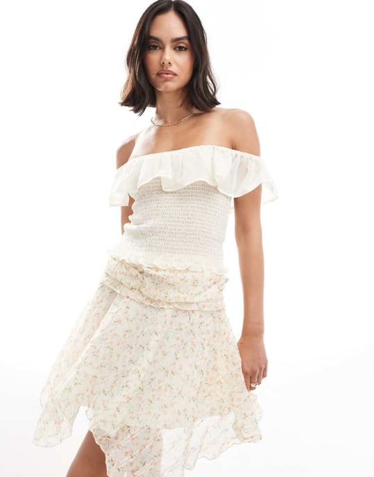 ASOS DESIGN chiffong rynkad volangtop i elfenben - Image 1