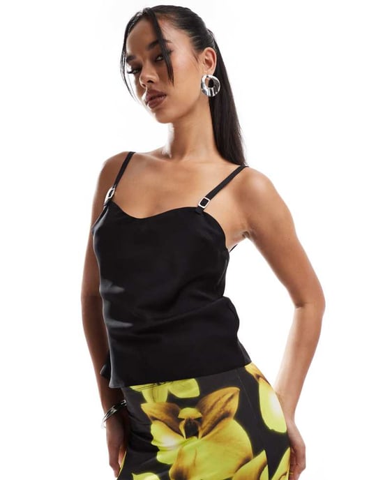 ASOS DESIGN satinlinne med remmdetalj i svart - Image 4