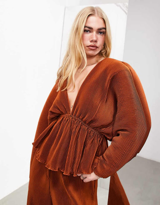 ASOS EDITION plisserad volymärms djup urringningstopp i rost - Image 1