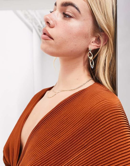 ASOS EDITION plisserad volymärms djup urringningstopp i rost - Image 3
