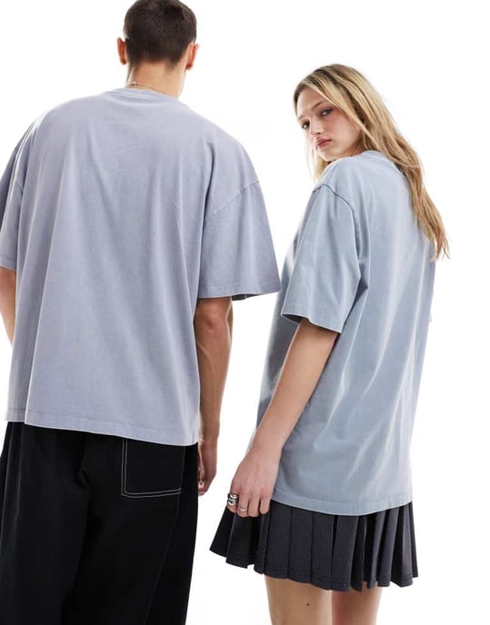 COLLUSION Unisex broderad blommig fotografisk tryck t-shirt i tvättad grå - Image 4