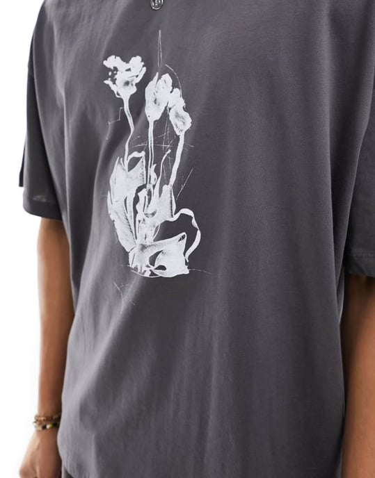 COLLUSION Överdimensionerad t-shirt i tvättad svart med röntgenblommortryck - Image 4