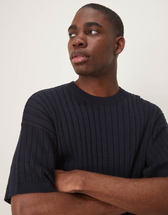 ASOS DESIGN avslappnad stickad rib t-shirt i marinblå - Image 1