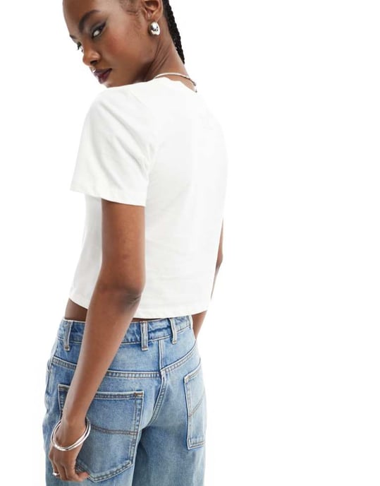 Something New baby tee med 'Girl Dinner'-tryck i vitt - Image 3