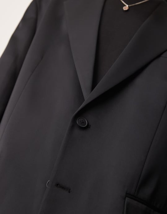 ASOS DESIGN avslappnad oversized kostymjacka i svart satin - Image 3
