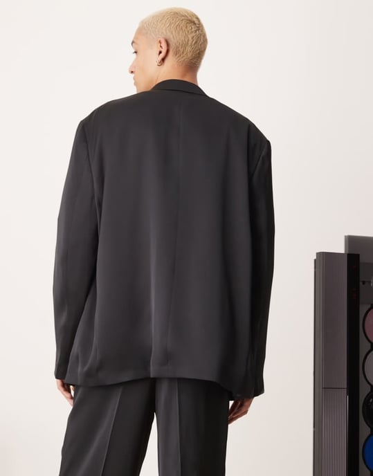 ASOS DESIGN avslappnad oversized kostymjacka i svart satin - Image 4