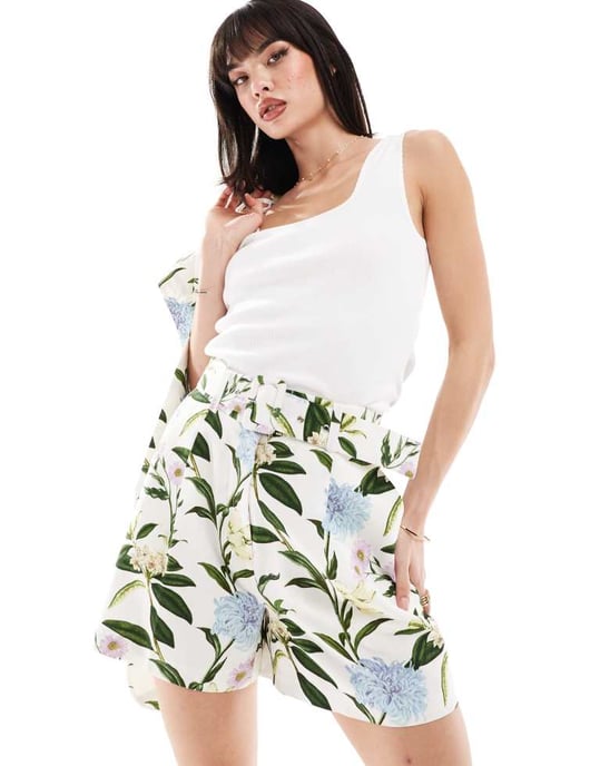 ASOS DESIGN skräddarsydda shorts i linne med blommönster - Image 2