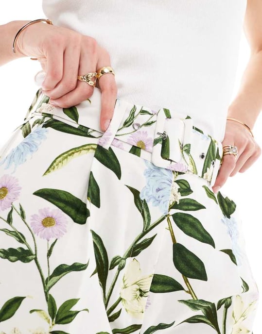 ASOS DESIGN skräddarsydda shorts i linne med blommönster - Image 3