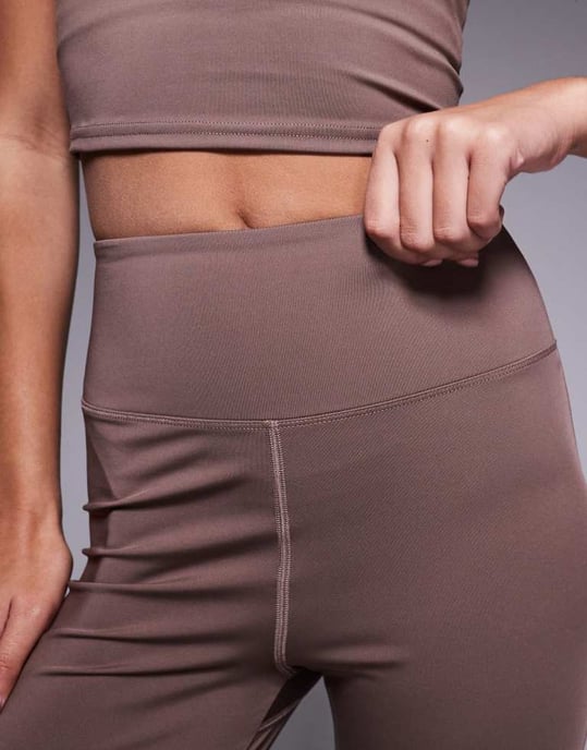 4505 Slim kick active legging in taupe - Image 3