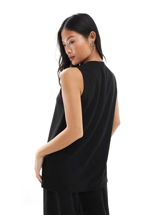 Vero Moda Petite longline jersey crepe waistcoat co-ord in black - Image 4