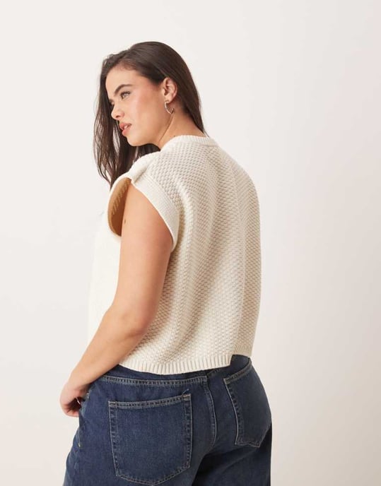ASOS DESIGN Curve boxy knitted stitch waistcoat with button detail in cream - Image 4