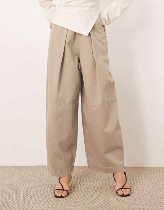 ARRANGE Remi casual twill barrel trouser in mocha - Image 2