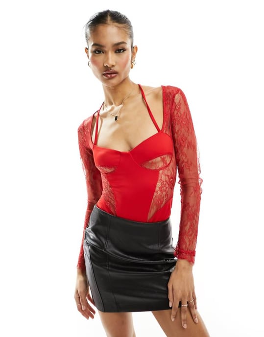 ASOS DESIGN spetsinsats korsett bodysuit med shruggleverans i rött - Image 1