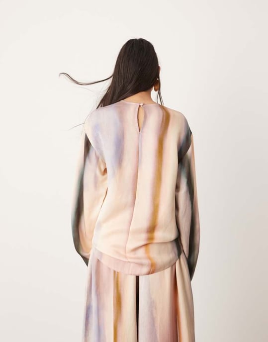 ASOS EDITION satin långärmad topp i suddig rand - Image 4