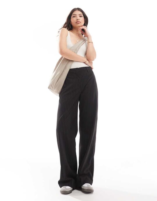 ASOS DESIGN sömlös formande bred scoop minimal bodysuit i mocha - Image 3