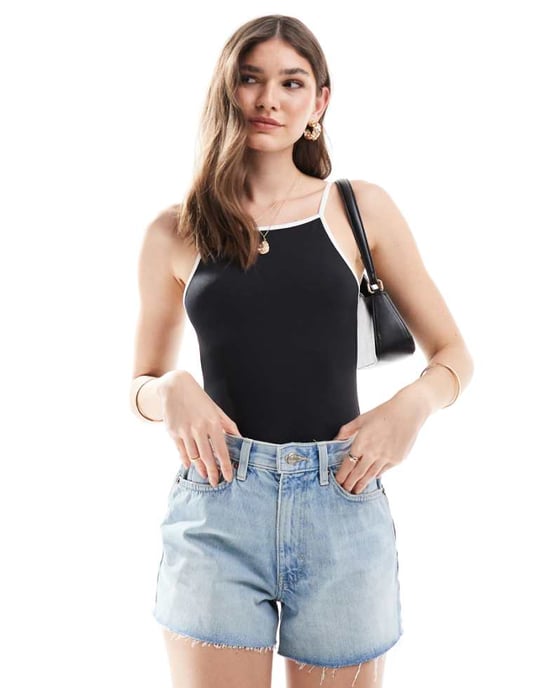 ASOS DESIGN camisole bodysuit i svart med vit kantband - Image 1