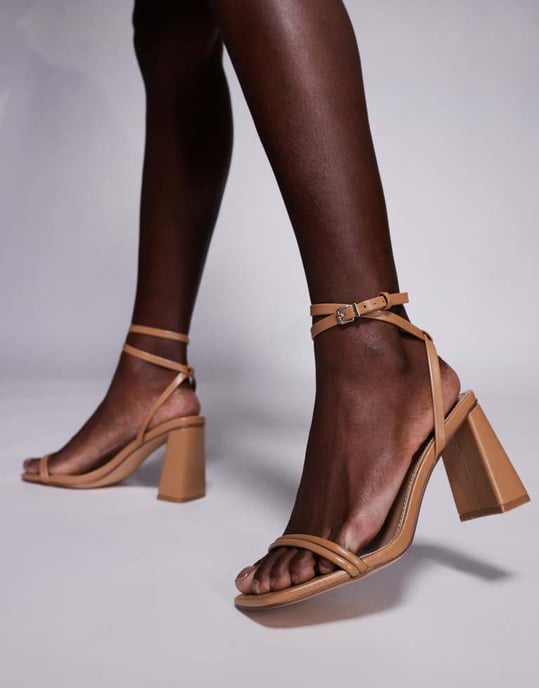 Simmi London Bora remsandaler med blockklack i beige - Image 3