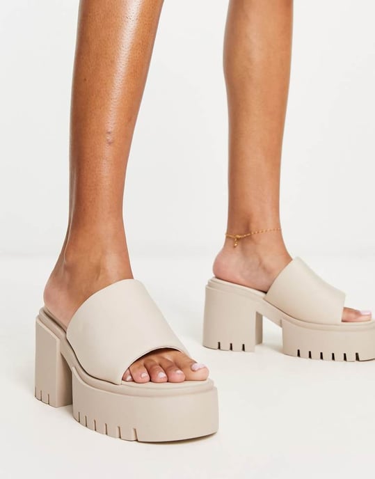 Public Desire Bred Passform Sabeena klackskor i off-white - Image 4