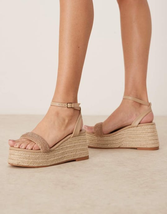 Glammiga espadrillos med platåklack i guld diamante - Image 4